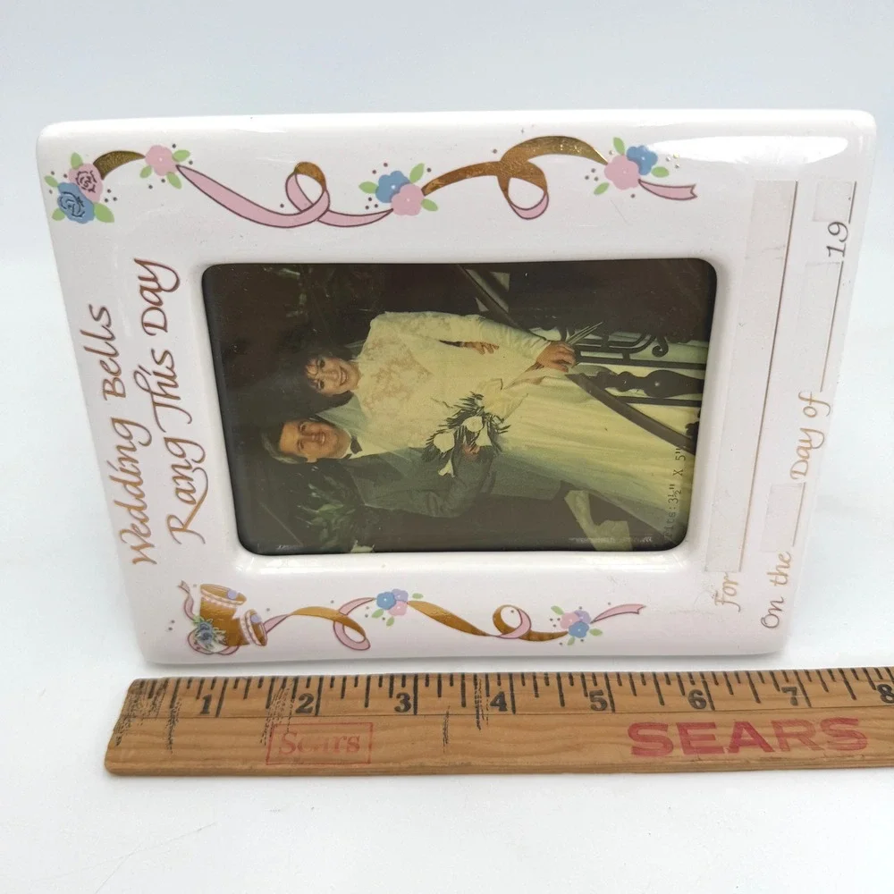 Vintage Wedding Bells Picture Frame Unisex 3.5x5 White Excellent Ceramic Gold